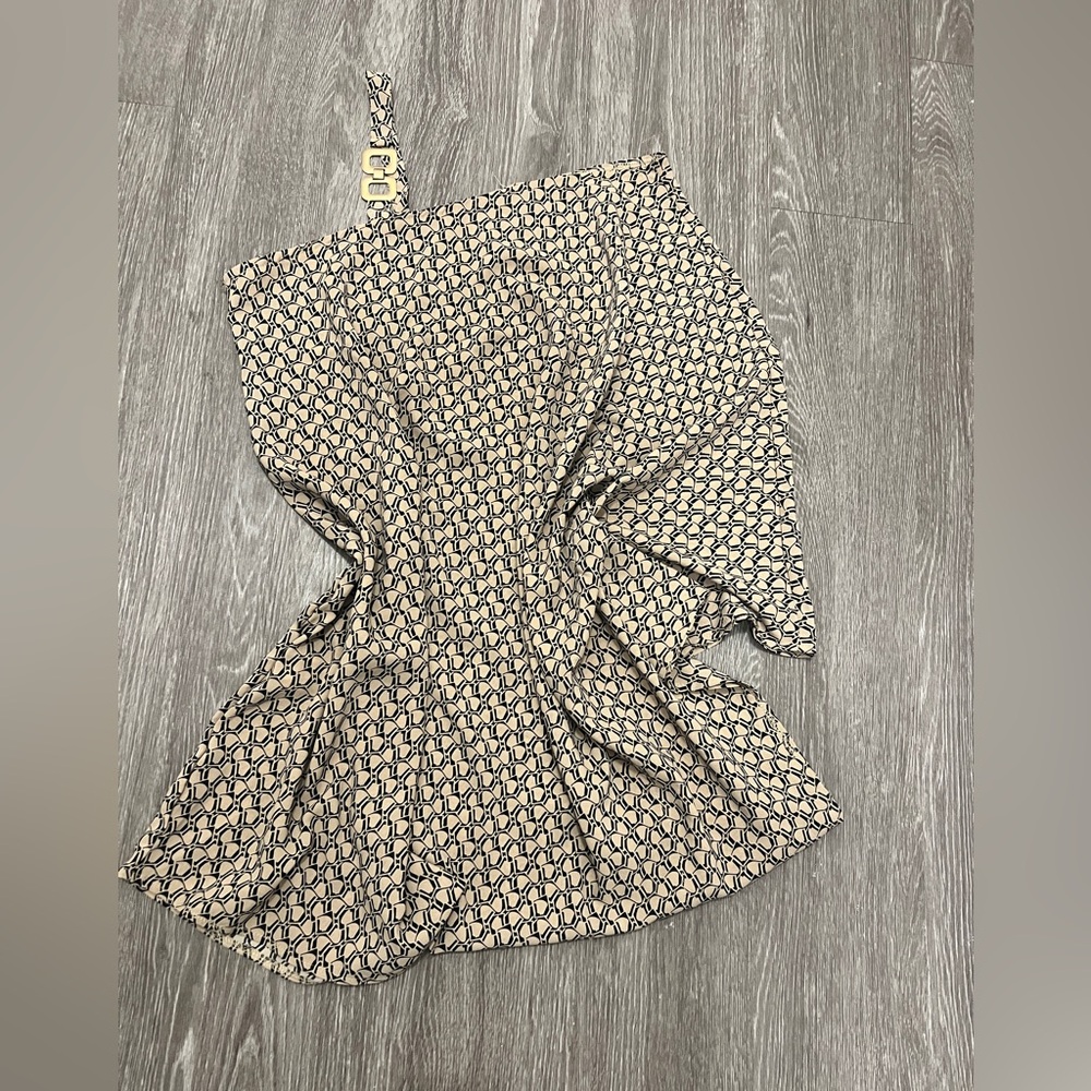 Patterned one shoulder dress with Geometric Design - Picture 2 of 4